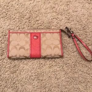 Women’s coach wristlet